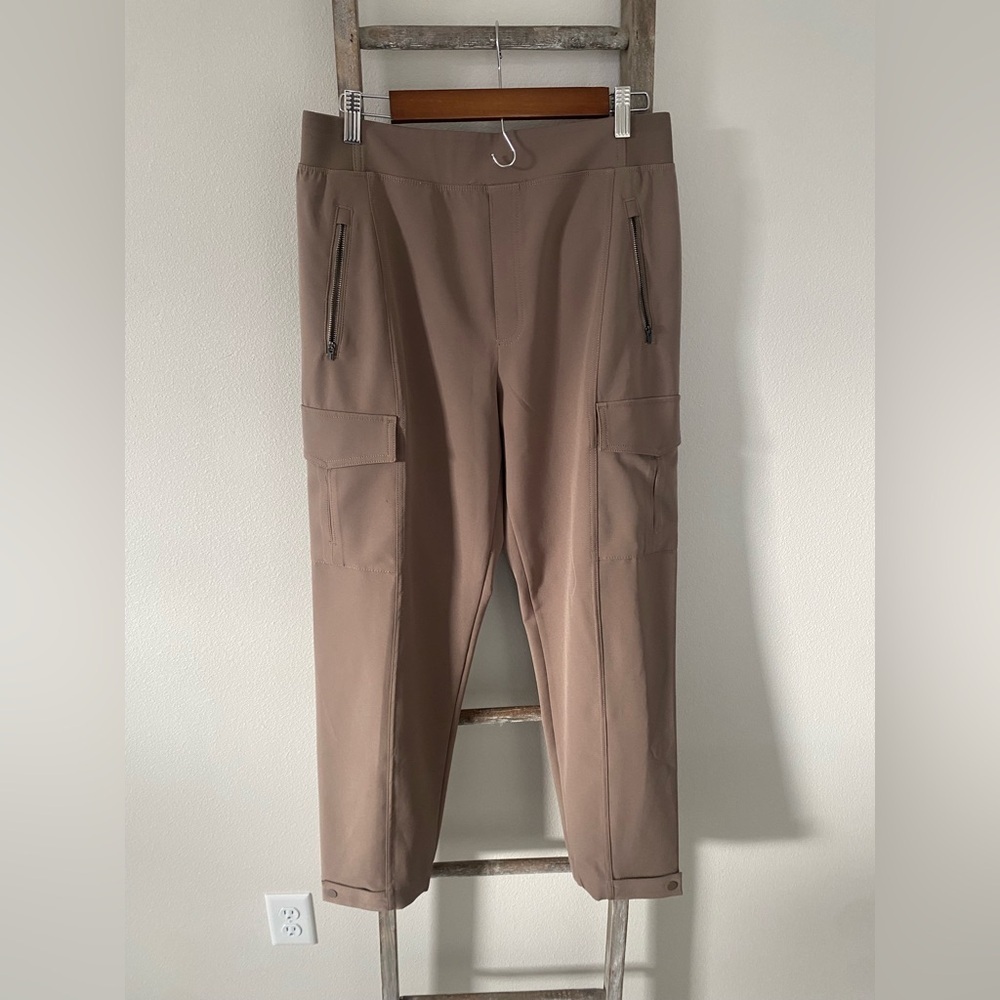 NWOT - Athleta - Endless High Rise Cargo Pant - Size 12 - Picture 5 of 9